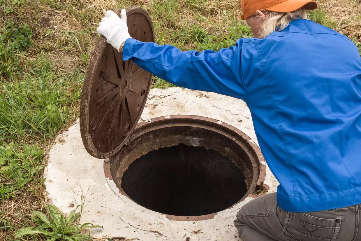 Como funcionam as bombas de uma fossa séptica?